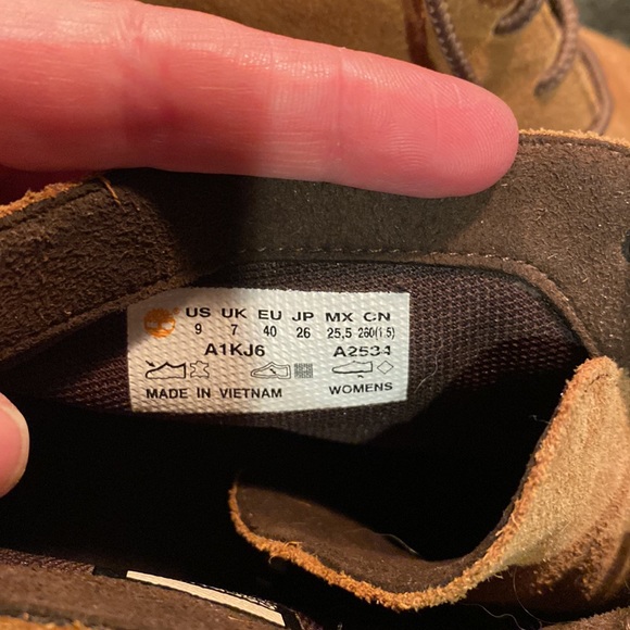 Ladies Timberland, suede heeled boots - Picture 4 of 5